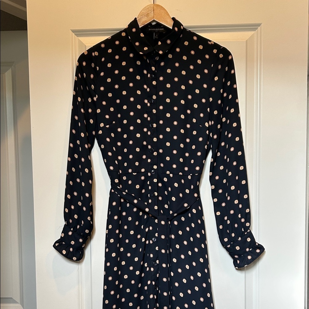 Banana Republic black with geo dot pattern button front Dress size 4